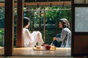 小路ぬける砂浜の宿