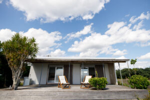 だんだん芝生と海の宿