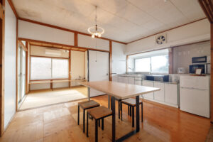 小路ぬける砂浜の宿