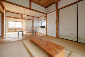 小路ぬける砂浜の宿