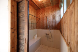 小路ぬける砂浜の宿