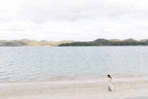 小路ぬける砂浜の宿