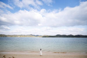 小路ぬける砂浜の宿