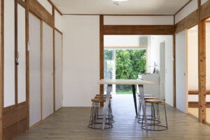 風ぬける川辺の宿