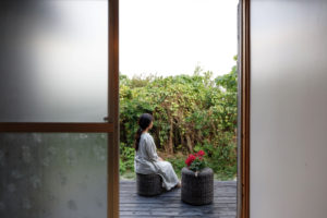 小路ぬける砂浜の宿