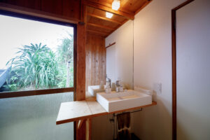 アダンと海みる宿