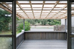 風ぬける川辺の宿